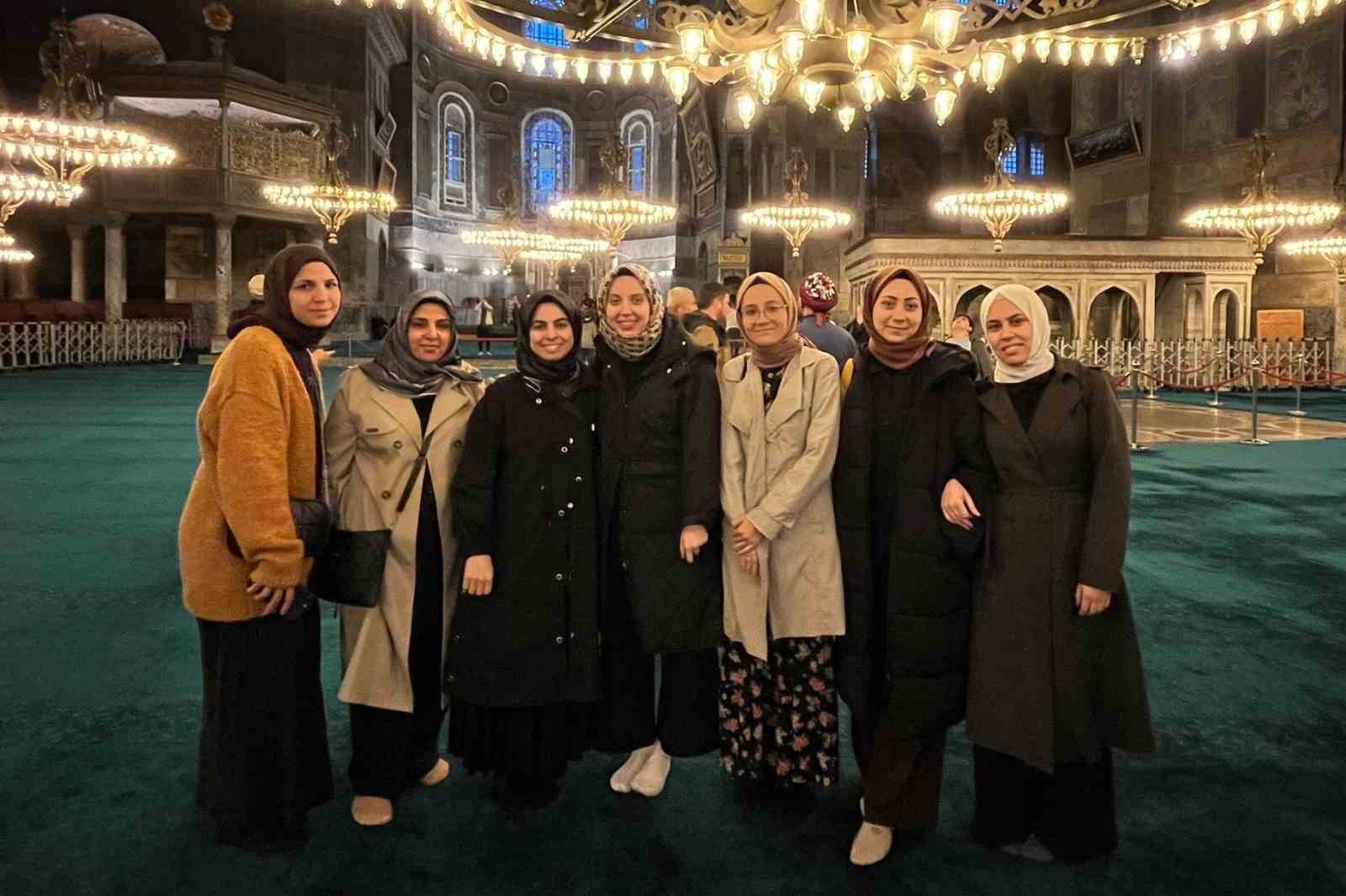 Öğrenciler 28 ilde İstanbul’un fethi ve özgür Kudüs için sabah namazında buluştu
