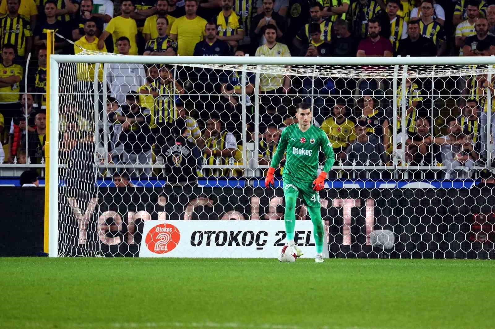 Fenerbahçe, rekorlar kırdığı sezonu kupasız kapattı
