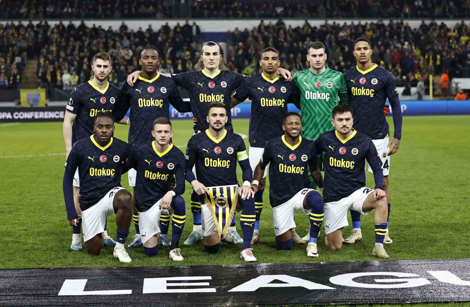 Fenerbahçe, rekorlar kırdığı sezonu kupasız kapattı
