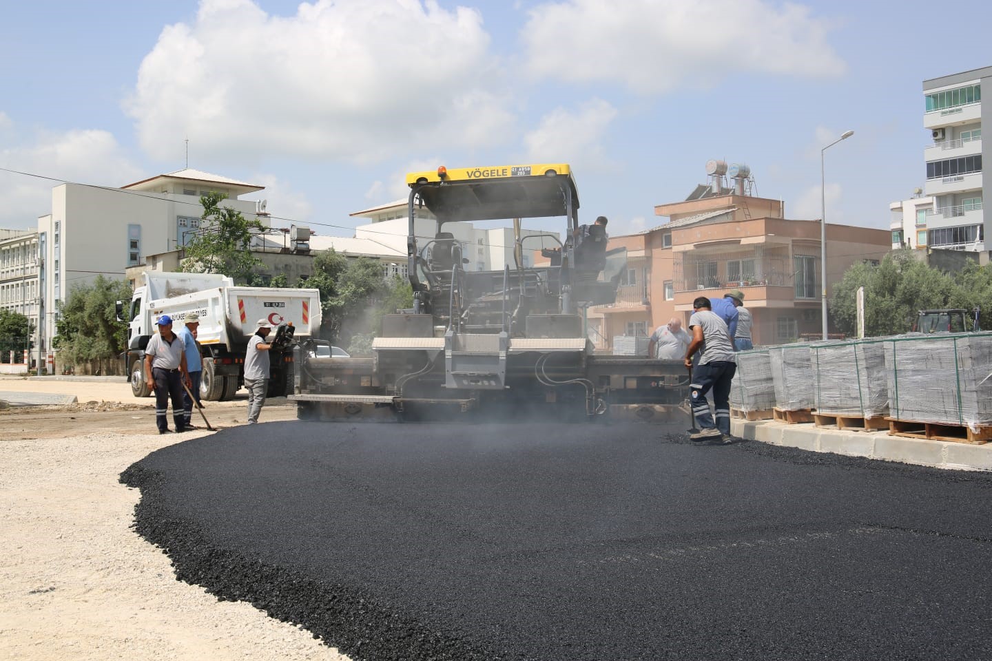 Ceyhan’da yeni açılan cadde asfaltlandı
