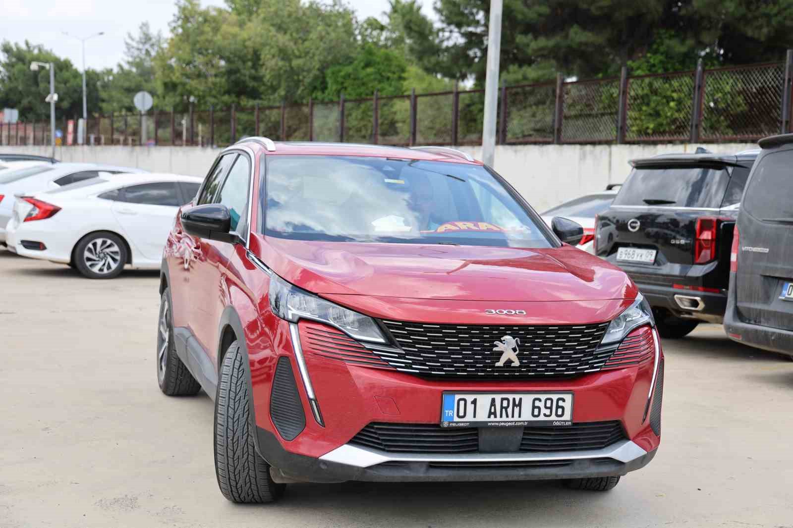 Sıfır kilometre aldığı Peugeot jip boyalı çıktı
