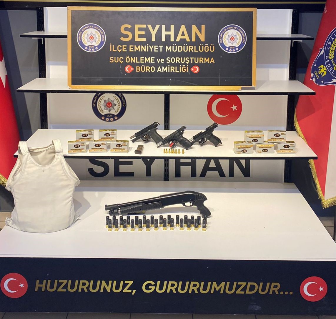 Seyhan polisi toprağa gömülen silahları buldu
