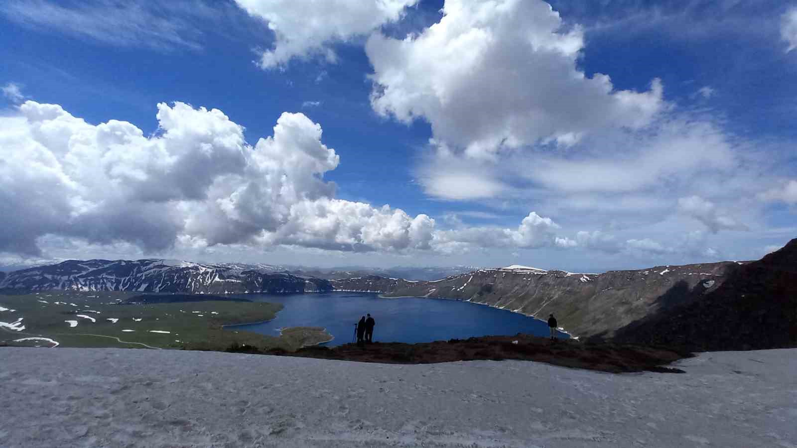 Nemrut Krater Gölü’nde bulut geçişi görsel şölen oluşturdu
