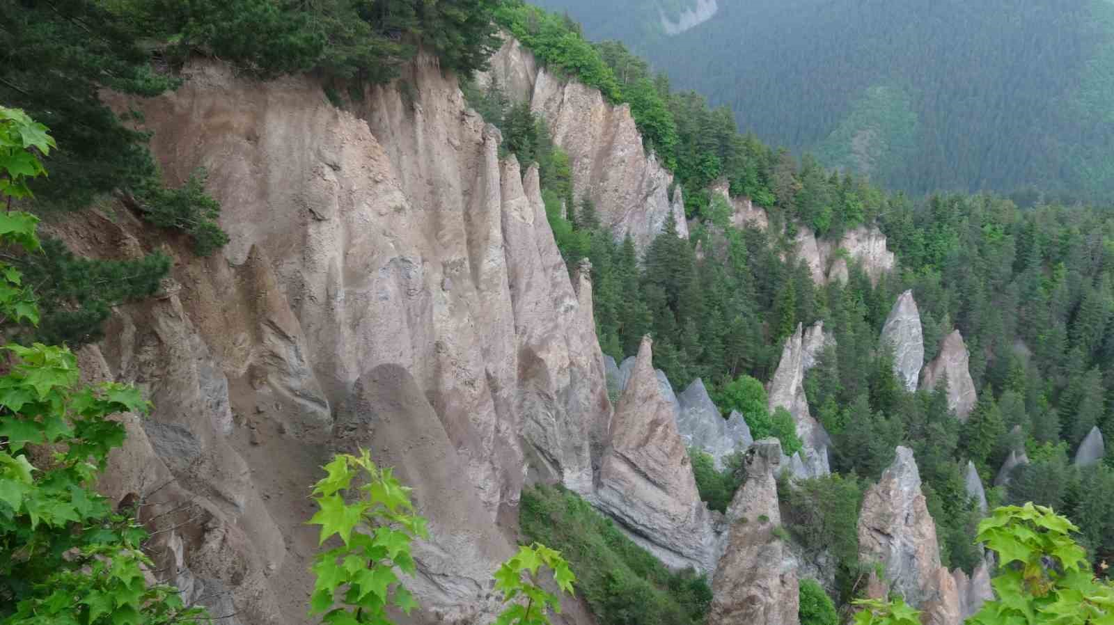 Şavşat’ın tarihi ve doğal güzelliklerini tanıtmak için bahar gezisi düzenlendi
