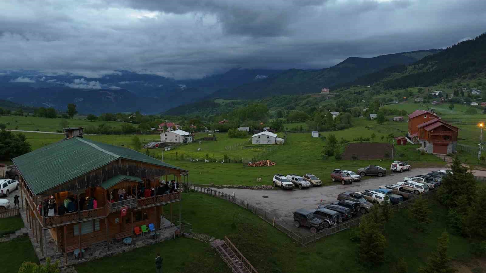 Şavşat’ın tarihi ve doğal güzelliklerini tanıtmak için bahar gezisi düzenlendi
