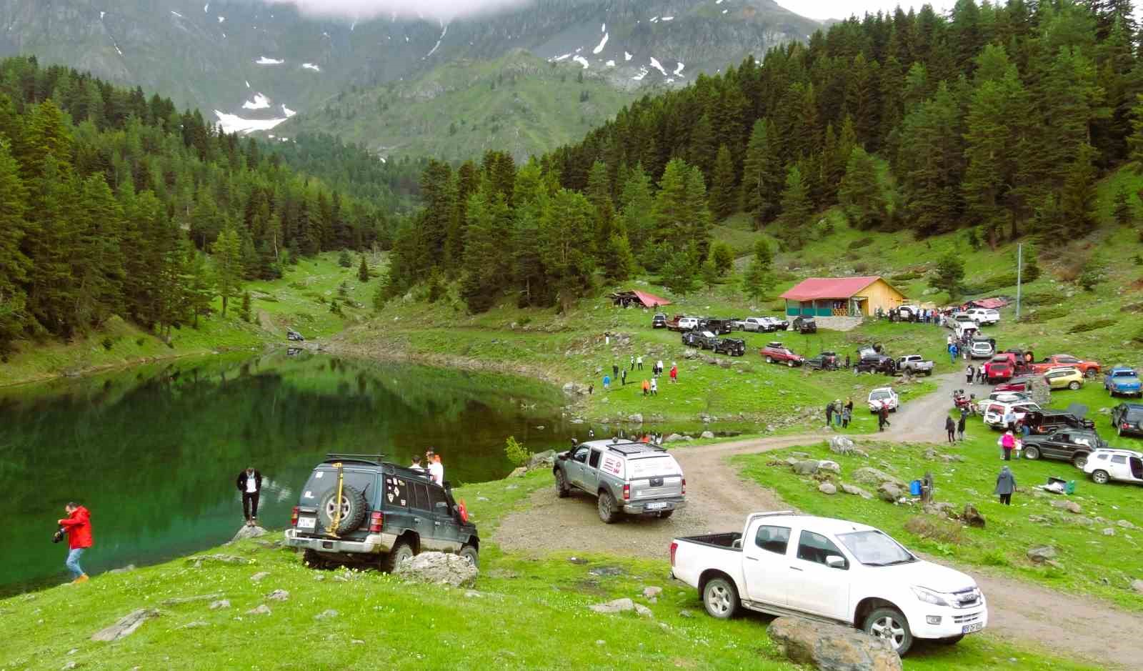 Şavşat’ın tarihi ve doğal güzelliklerini tanıtmak için bahar gezisi düzenlendi
