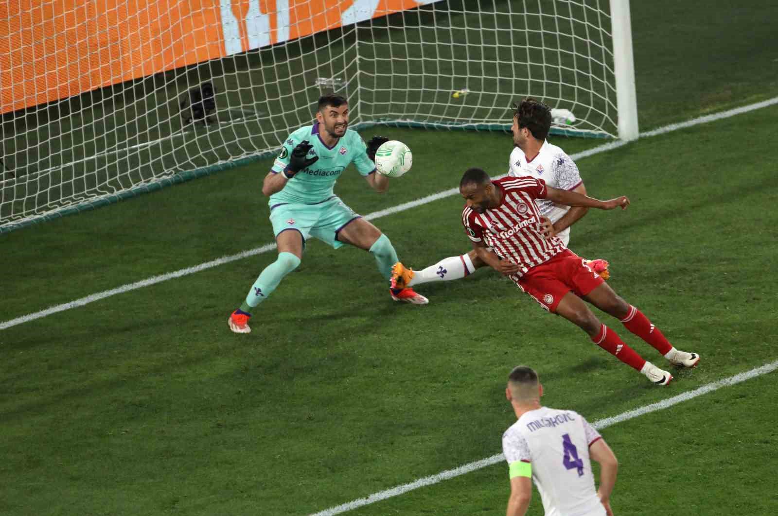 UEFA Avrupa Konferans Ligi Kupası Olympiakos’un
