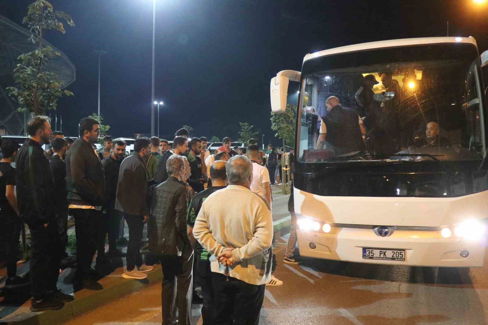 Play-off finali için Sakarya’dan 150 otobüs Adana’ya hareket etti
