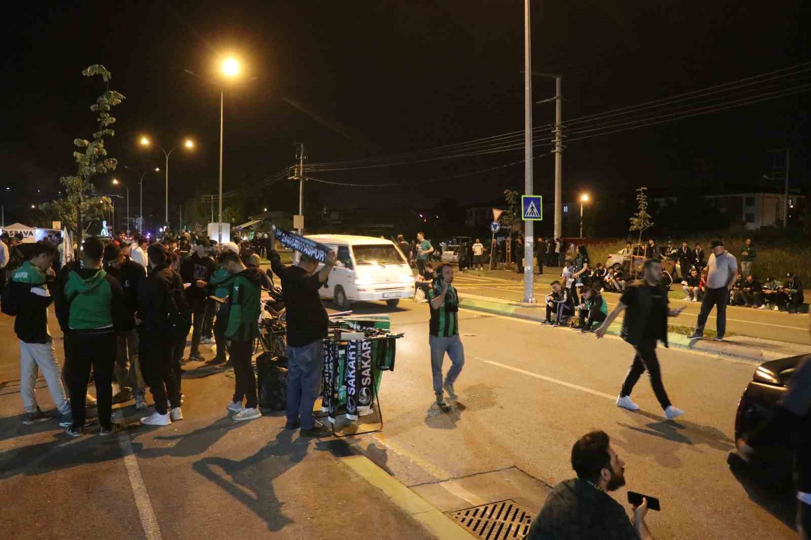 Play-off finali için Sakarya’dan 150 otobüs Adana’ya hareket etti
