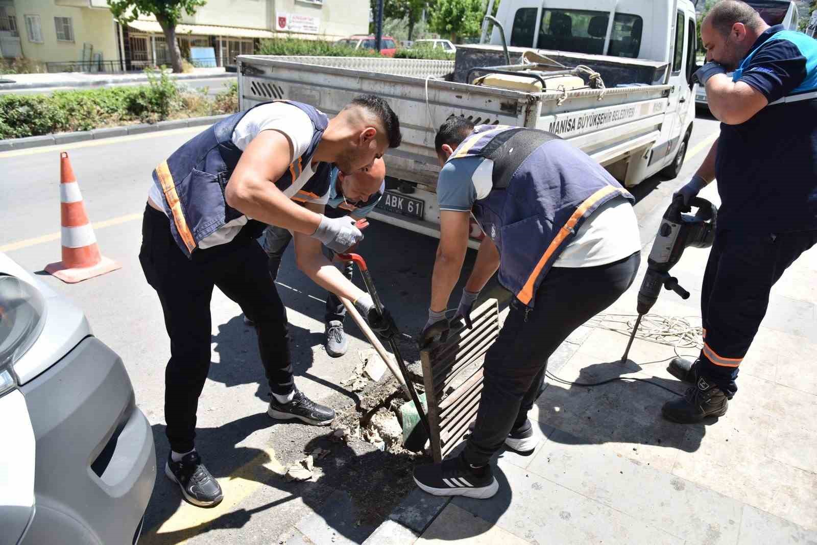 MASKİ’den yağmur suyu ızgaralarında yoğun mesai
