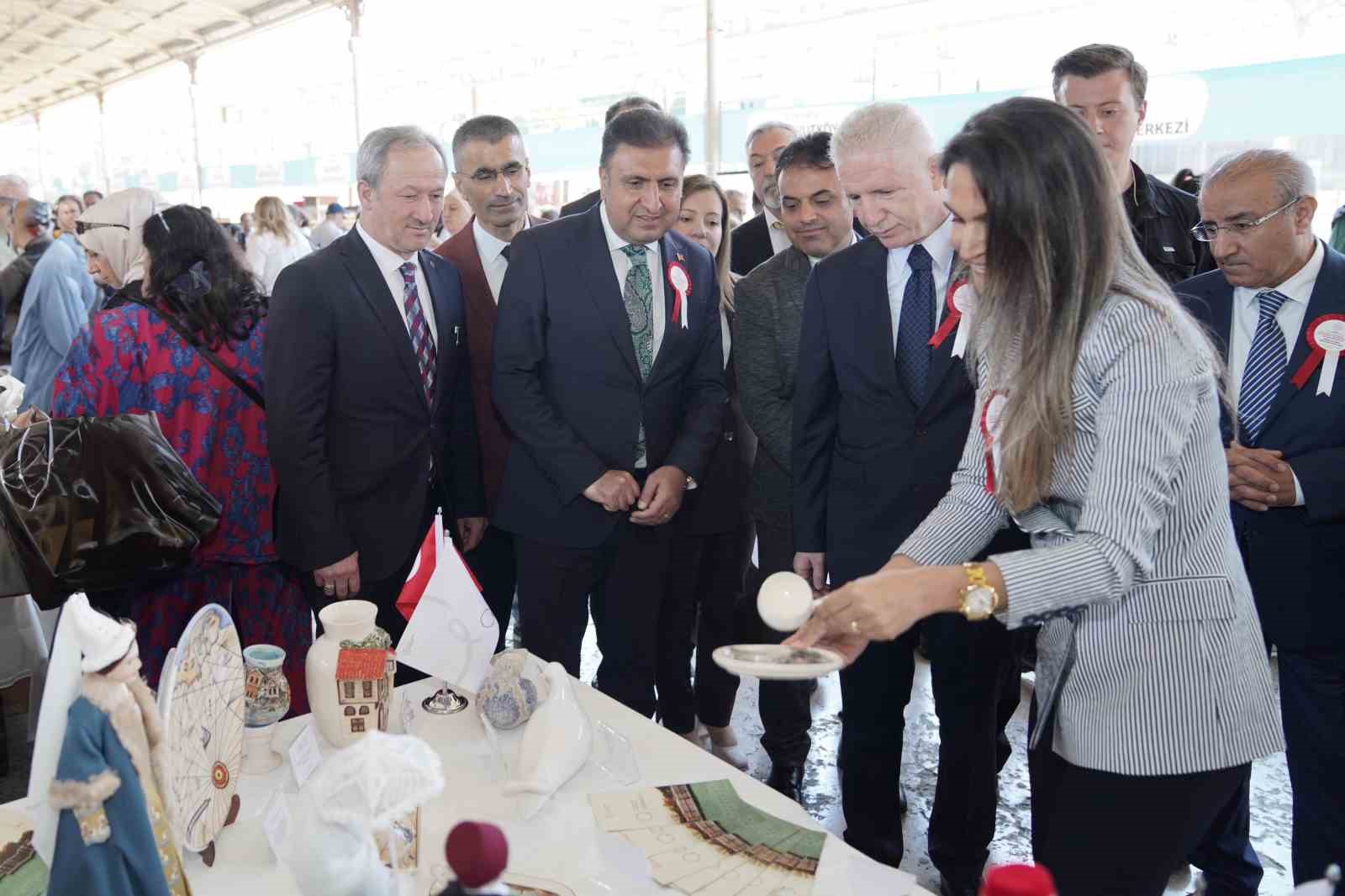 Sirkeci Garı’nda düzenlenen etkinlikler renkli görüntülere sahne oldu
