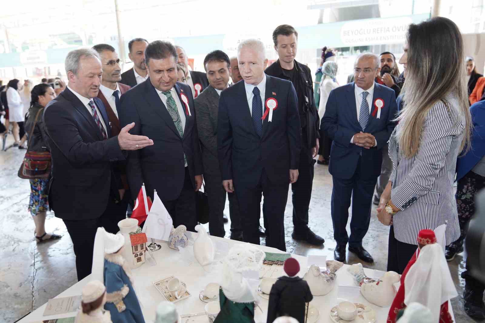 Sirkeci Garı’nda düzenlenen etkinlikler renkli görüntülere sahne oldu
