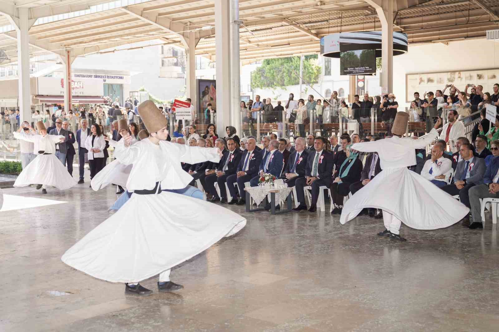 Sirkeci Garı’nda düzenlenen etkinlikler renkli görüntülere sahne oldu
