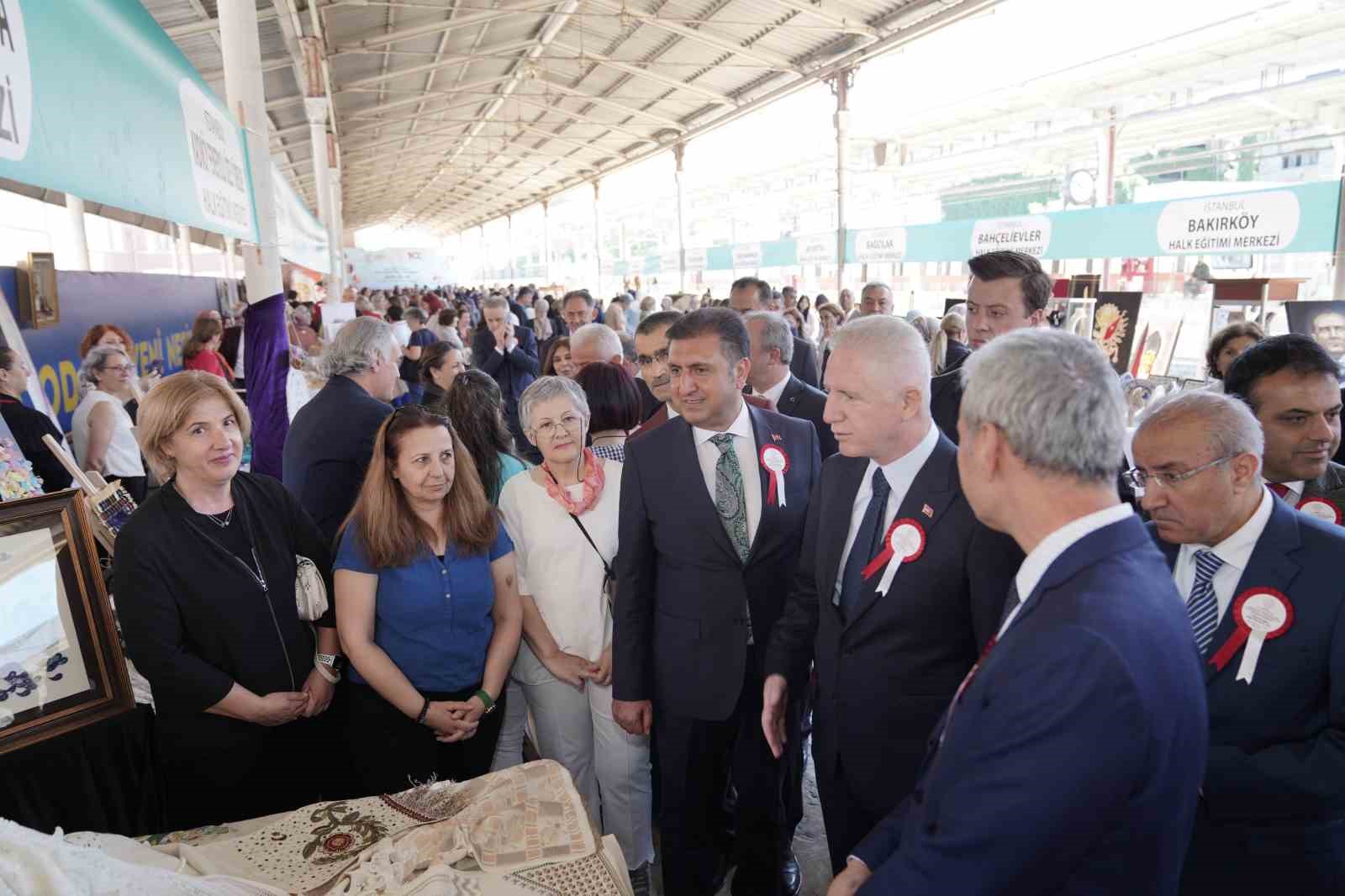 Sirkeci Garı’nda düzenlenen etkinlikler renkli görüntülere sahne oldu
