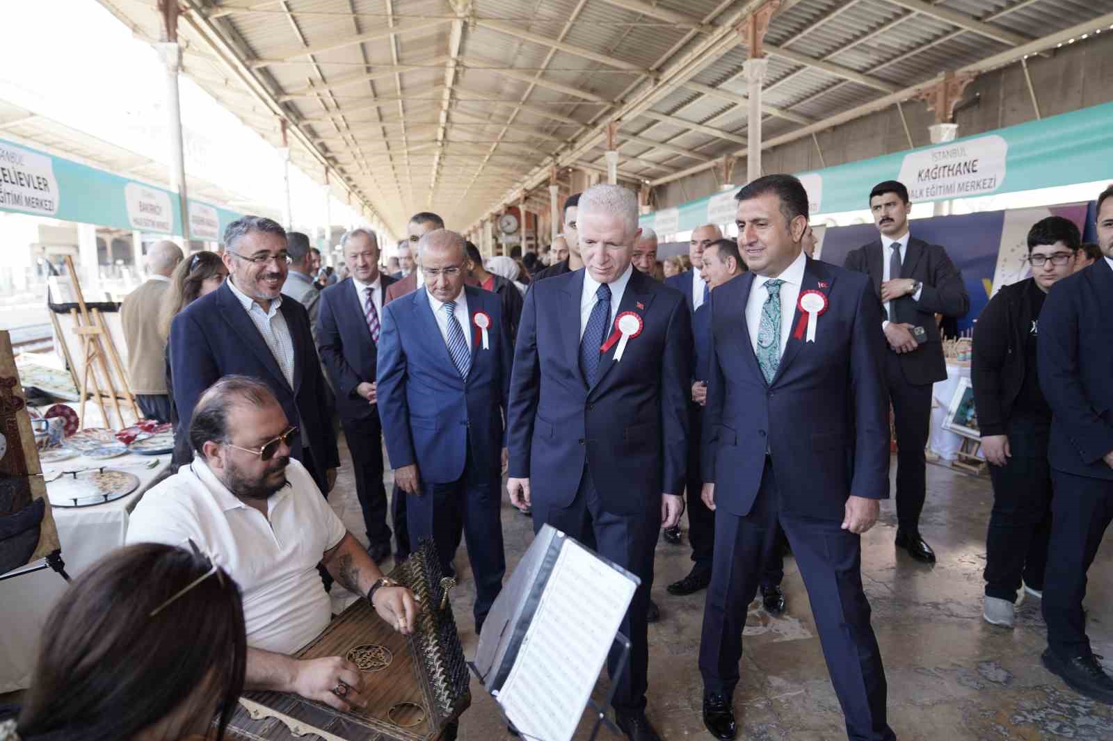 Sirkeci Garı’nda düzenlenen etkinlikler renkli görüntülere sahne oldu
