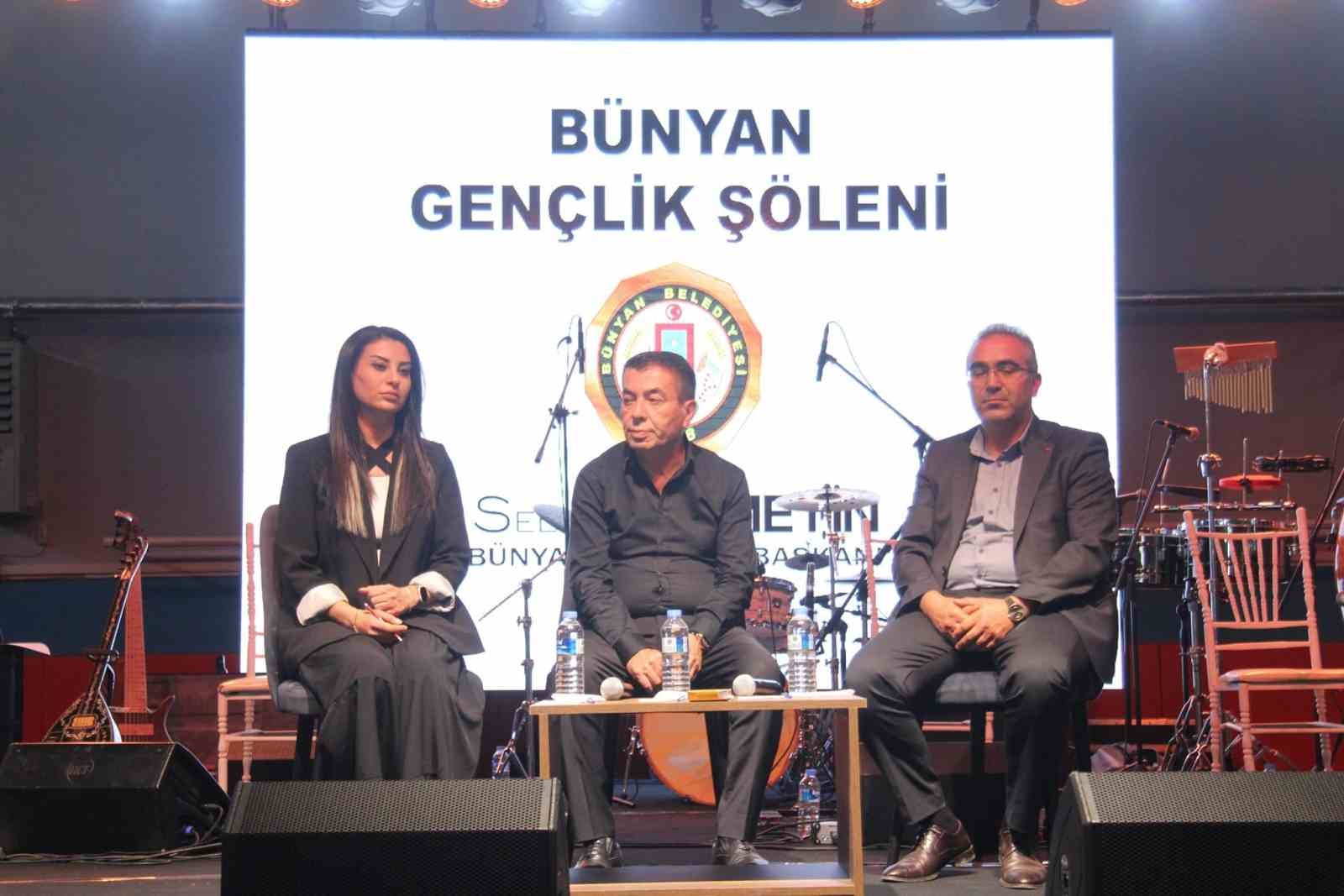 Başkan Metin, Bünyan Gençlik Şöleni’nde gençlerle bir araya geldi
