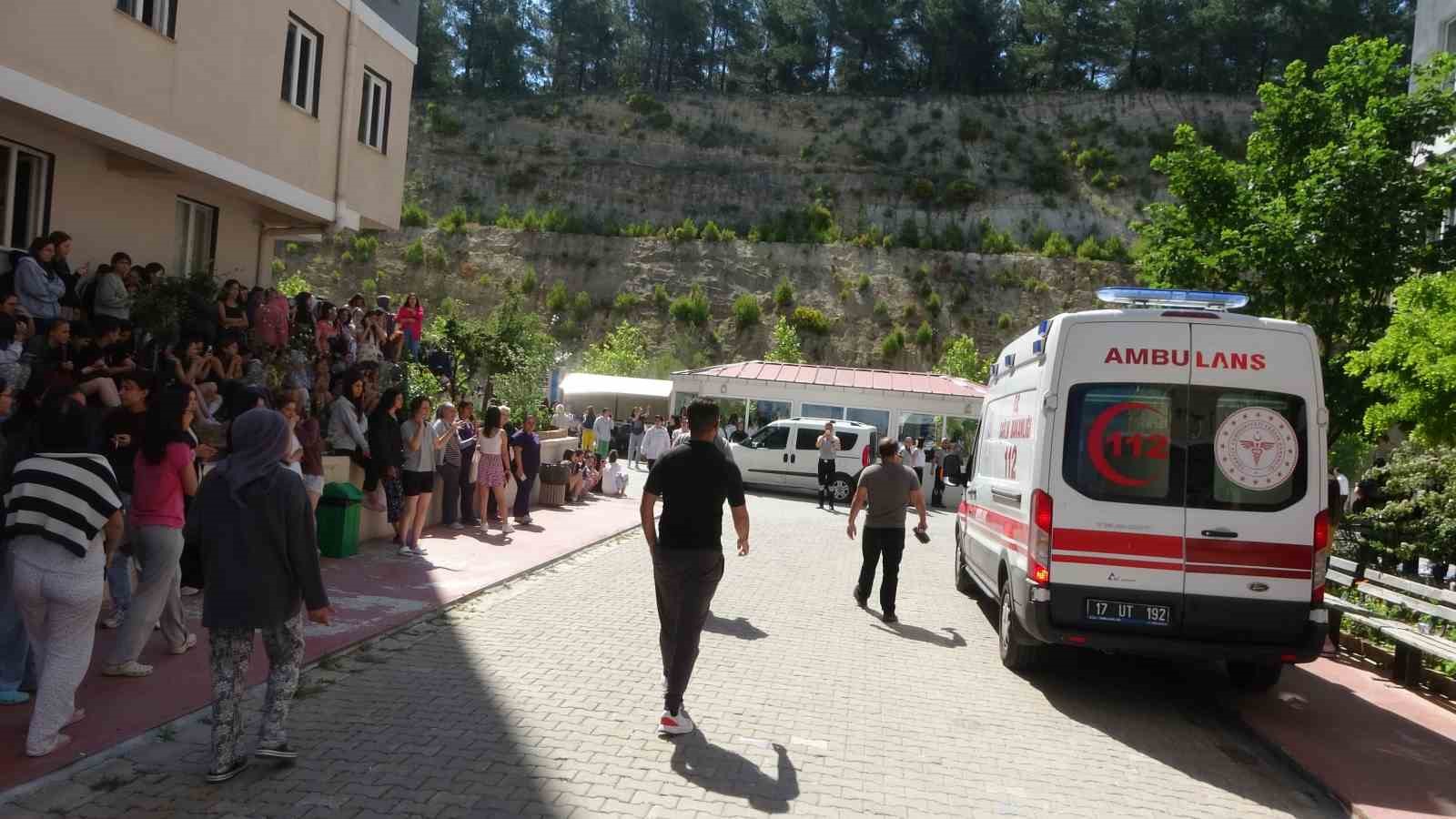 Çanakkale’de kız öğrenci yurdunda korkutan yangın
