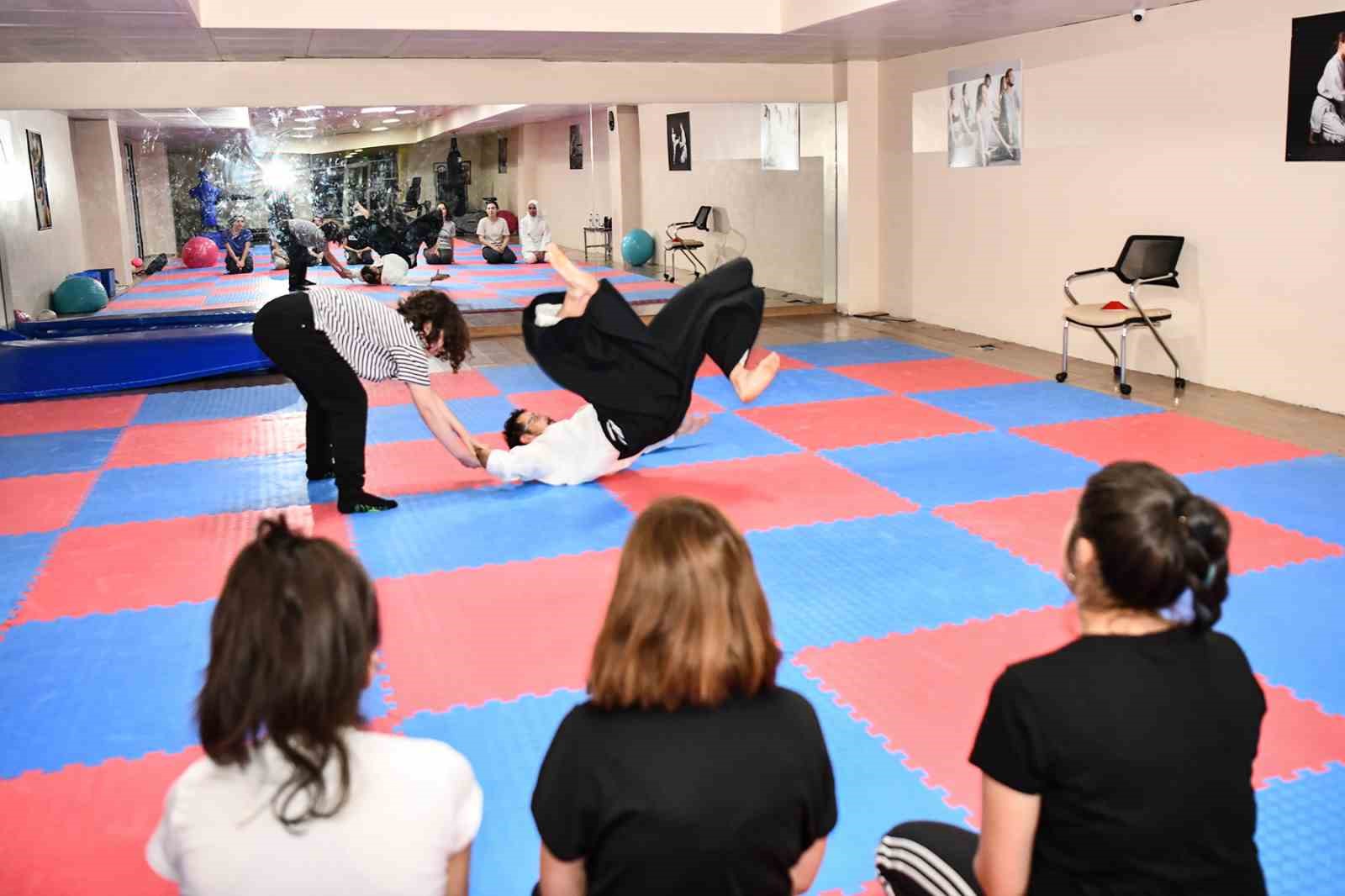 Kadınlar aikido ile özgüven kazanıyor
