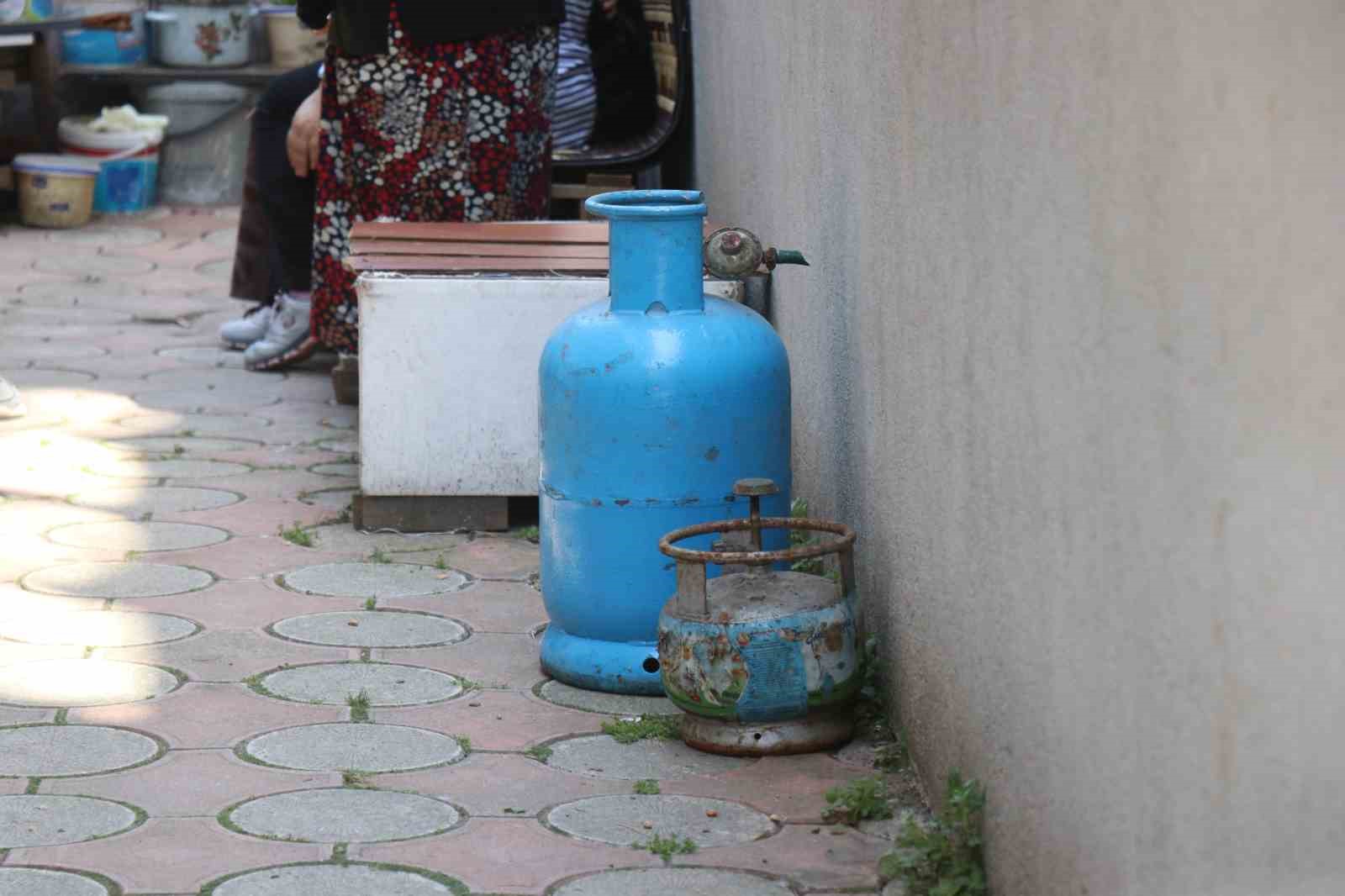 Tüpten sızan gaz patladı: 3 kişi yaralandı
