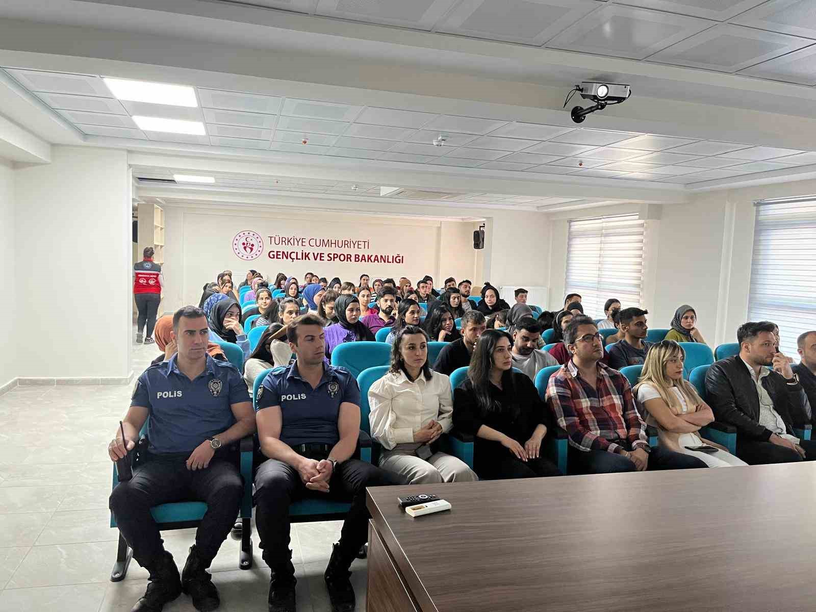 Tunceli’de öğrencilere bağımlılıkla mücadele semineri
