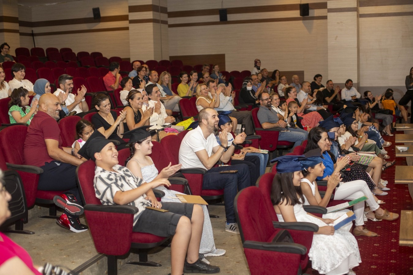 Akdeniz Çocuk Üniversitesi ilk mezunlarını verdi
