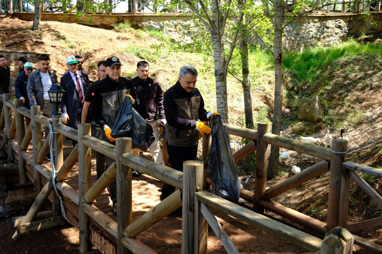 Türkiye’nin ilk milli parkında orman yangınlarına karşı temizlik etkinliği yapıldı
