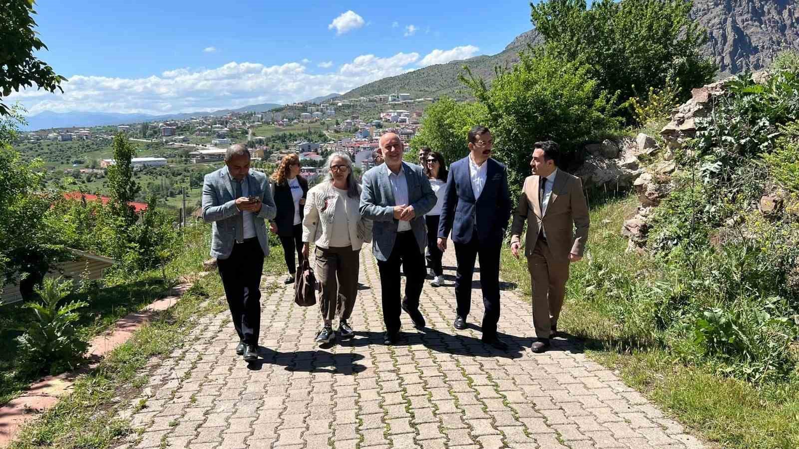 Ünlü fotoğrafçı Ara Güler adına memleketi Şebinkarahisar’da sergi alanı oluşturulacak
