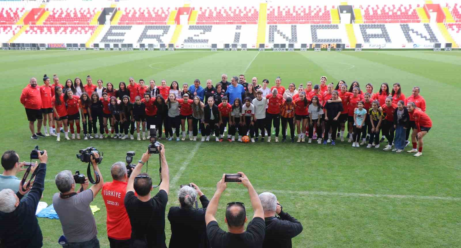 A Milli Kadın Futbol Takımı, Azerbaycan maçı hazırlıklarını tam kadro sürdürdü
