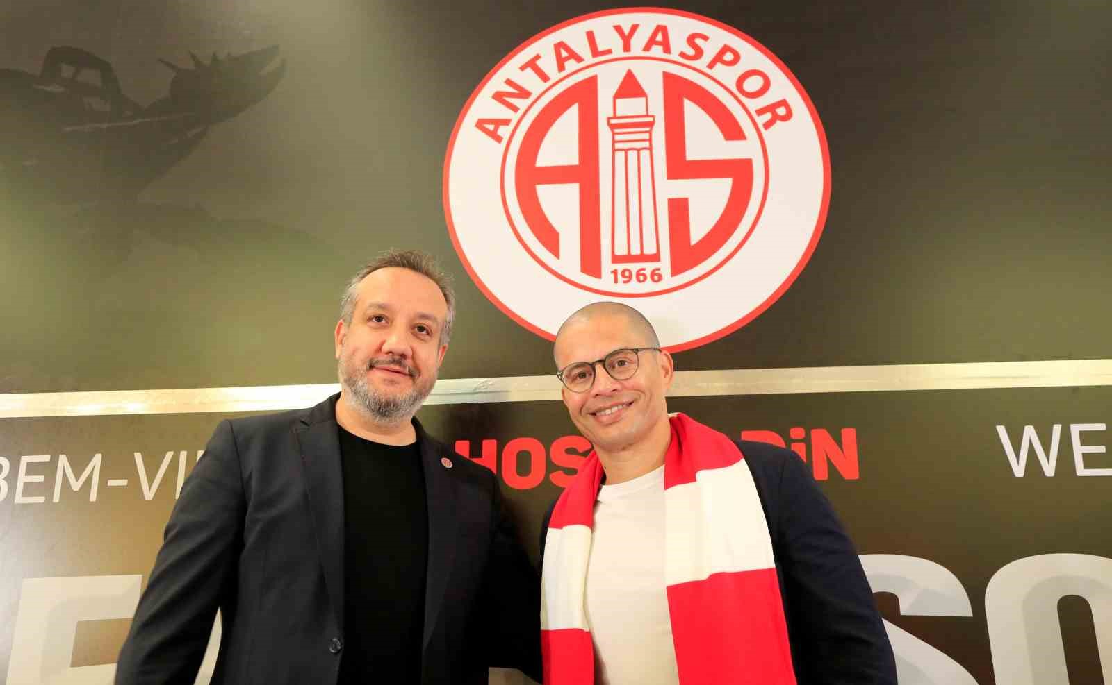 Alex de Souza, Antalyaspor ile 2 yıllık sözleşme imzaladı
