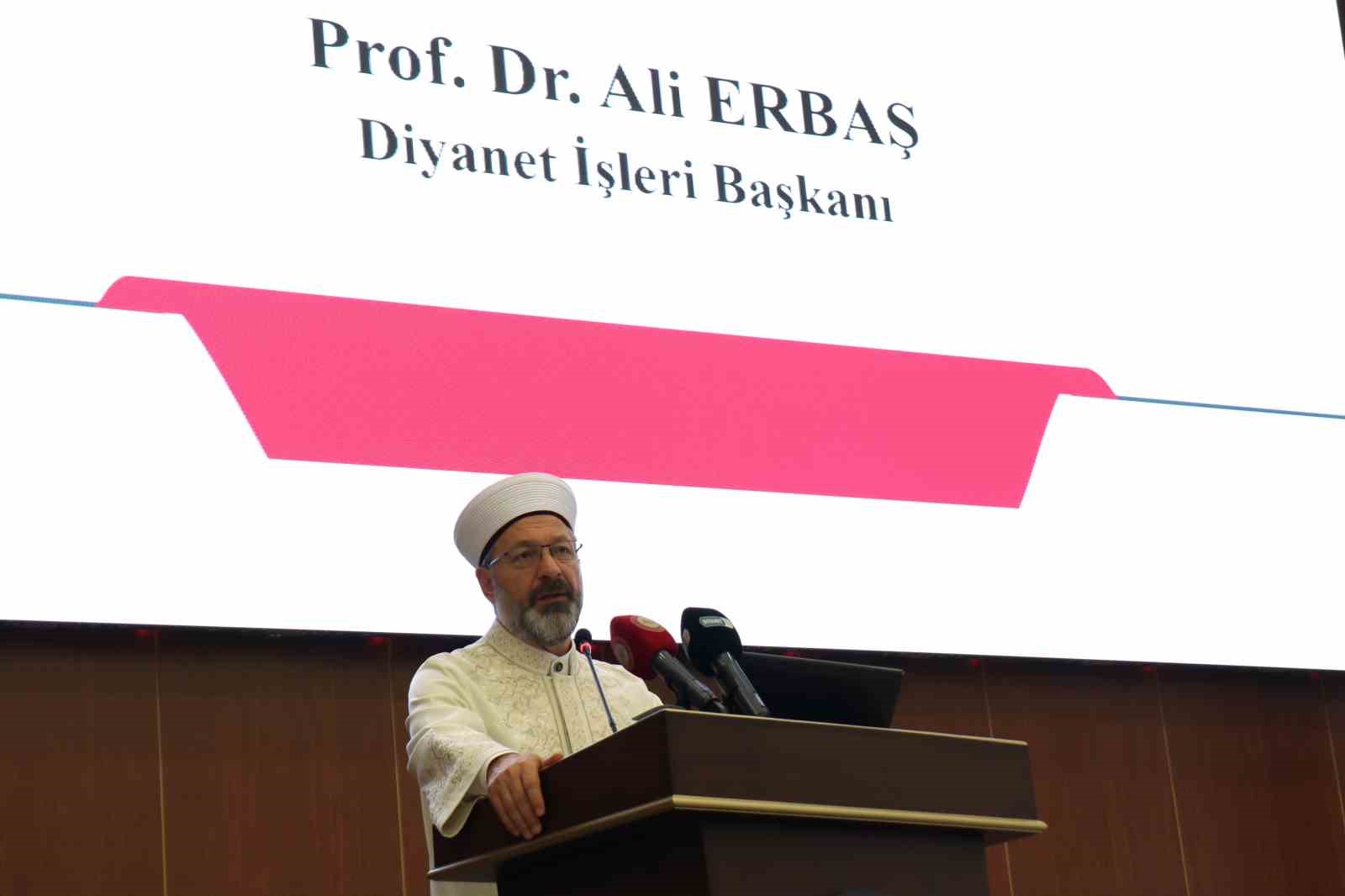 Diyanet İşleri Başkanı Erbaş: “Hedefimiz, bütün kardeşlerimizin Kur’an-ı Kerim’i okuyup anlamalarına rehberlik etmektir”
