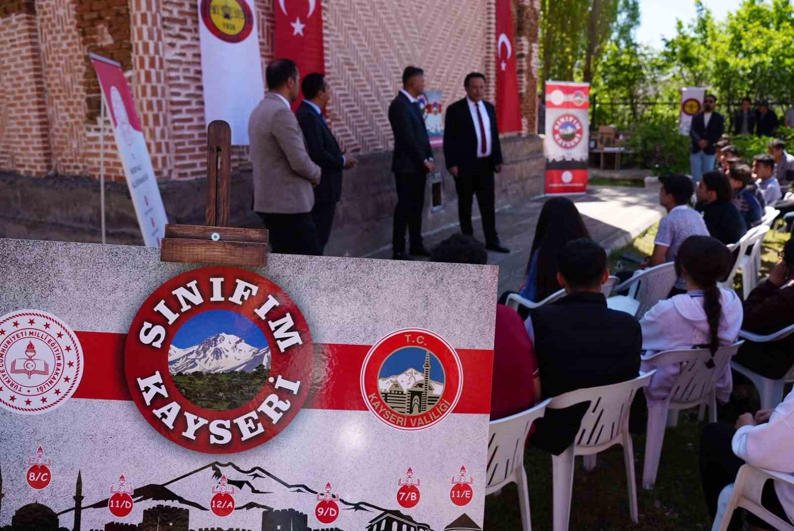 880 yıllık tarihi yerinde öğrendiler
