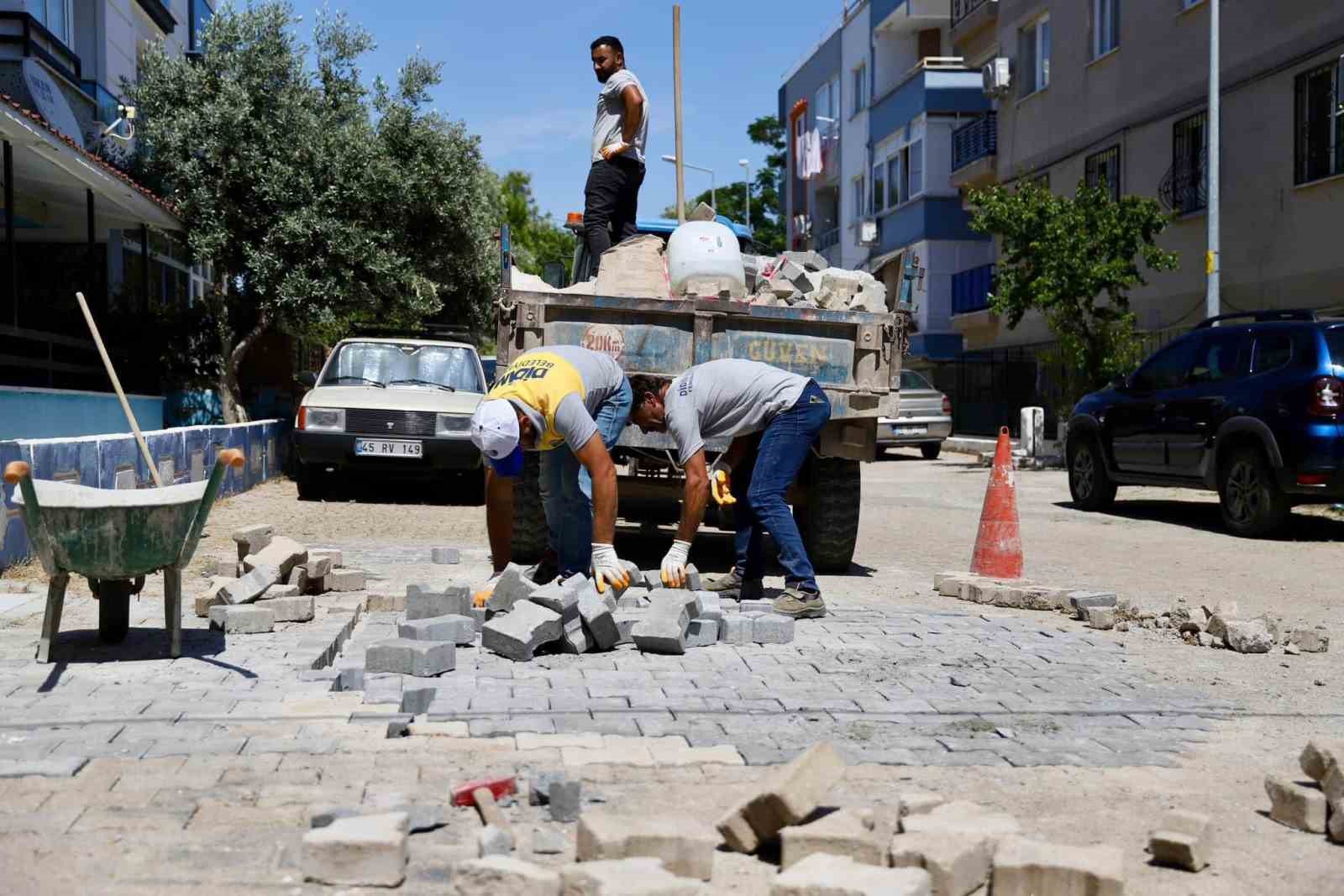 Didim’de yol bakım ve onarım çalışmaları devam ediyor
