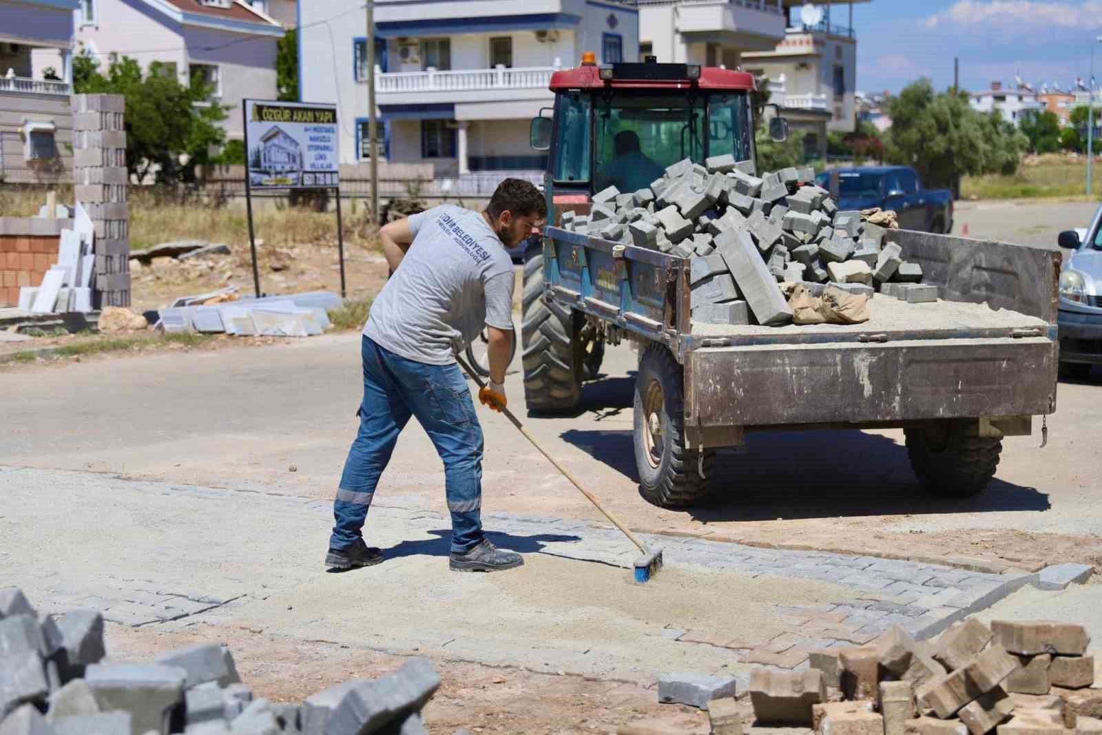 Didim’de yol bakım ve onarım çalışmaları devam ediyor
