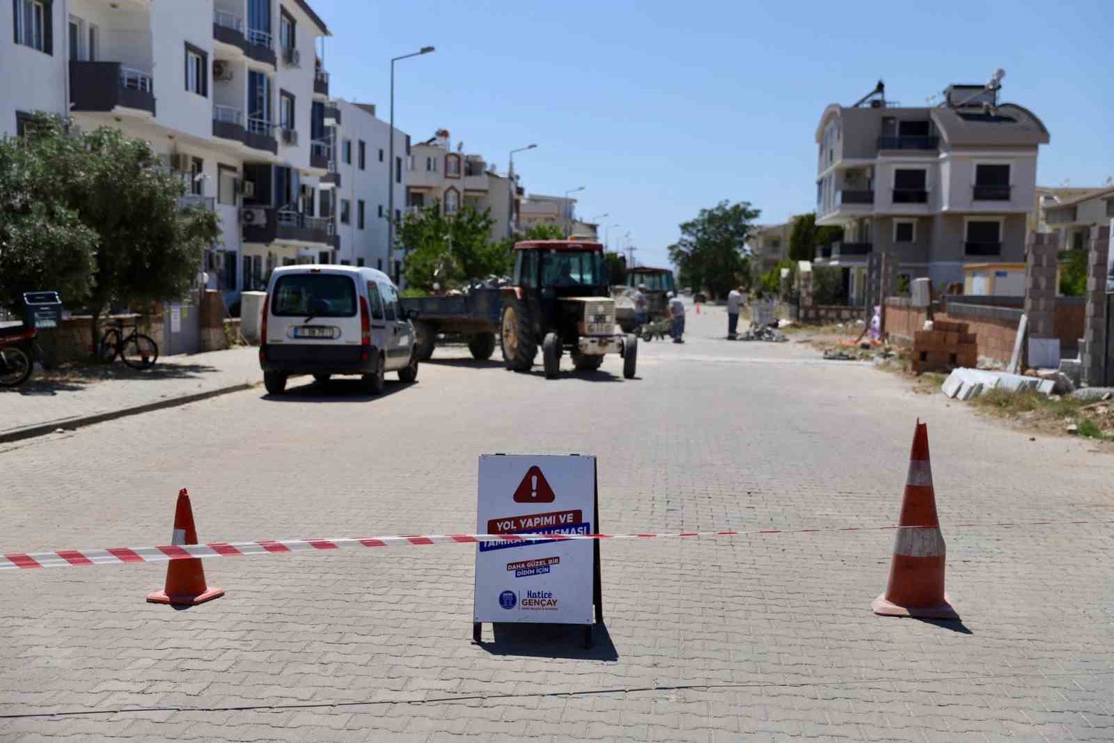 Didim’de yol bakım ve onarım çalışmaları devam ediyor
