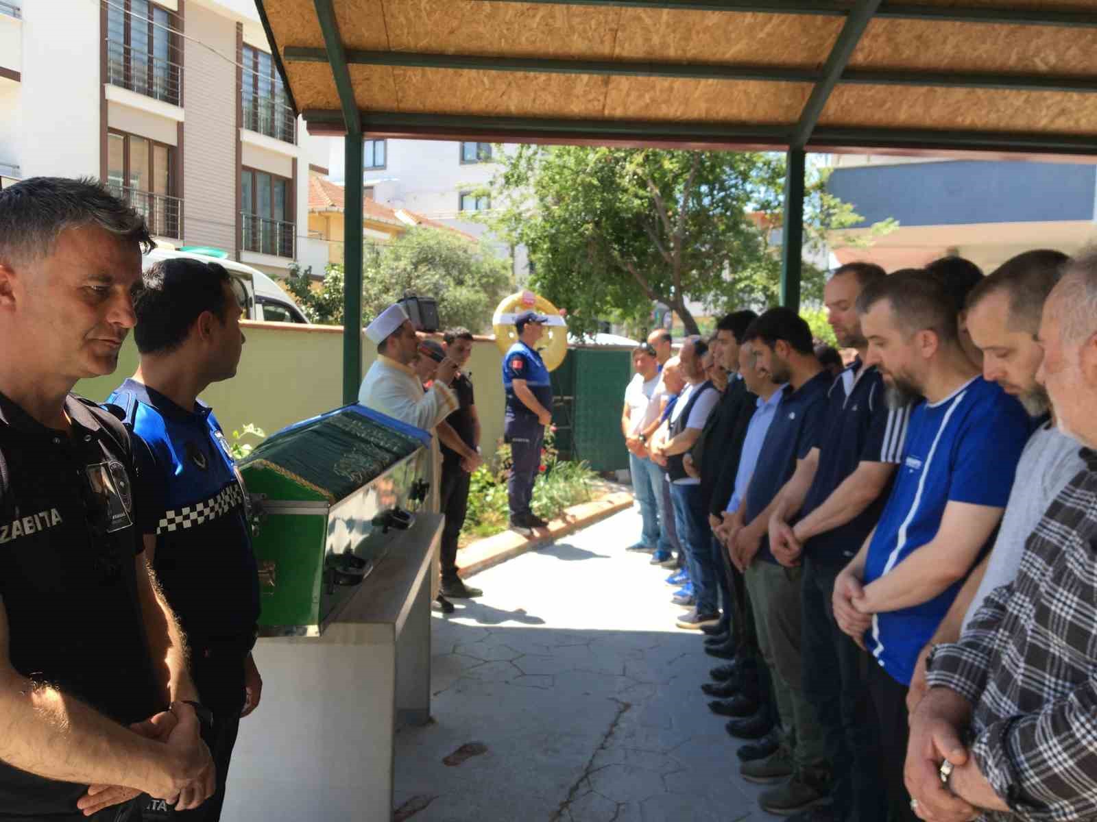 Halı saha maçının ardından kalp krizi geçirmişti, son yolculuğuna uğurlandı
