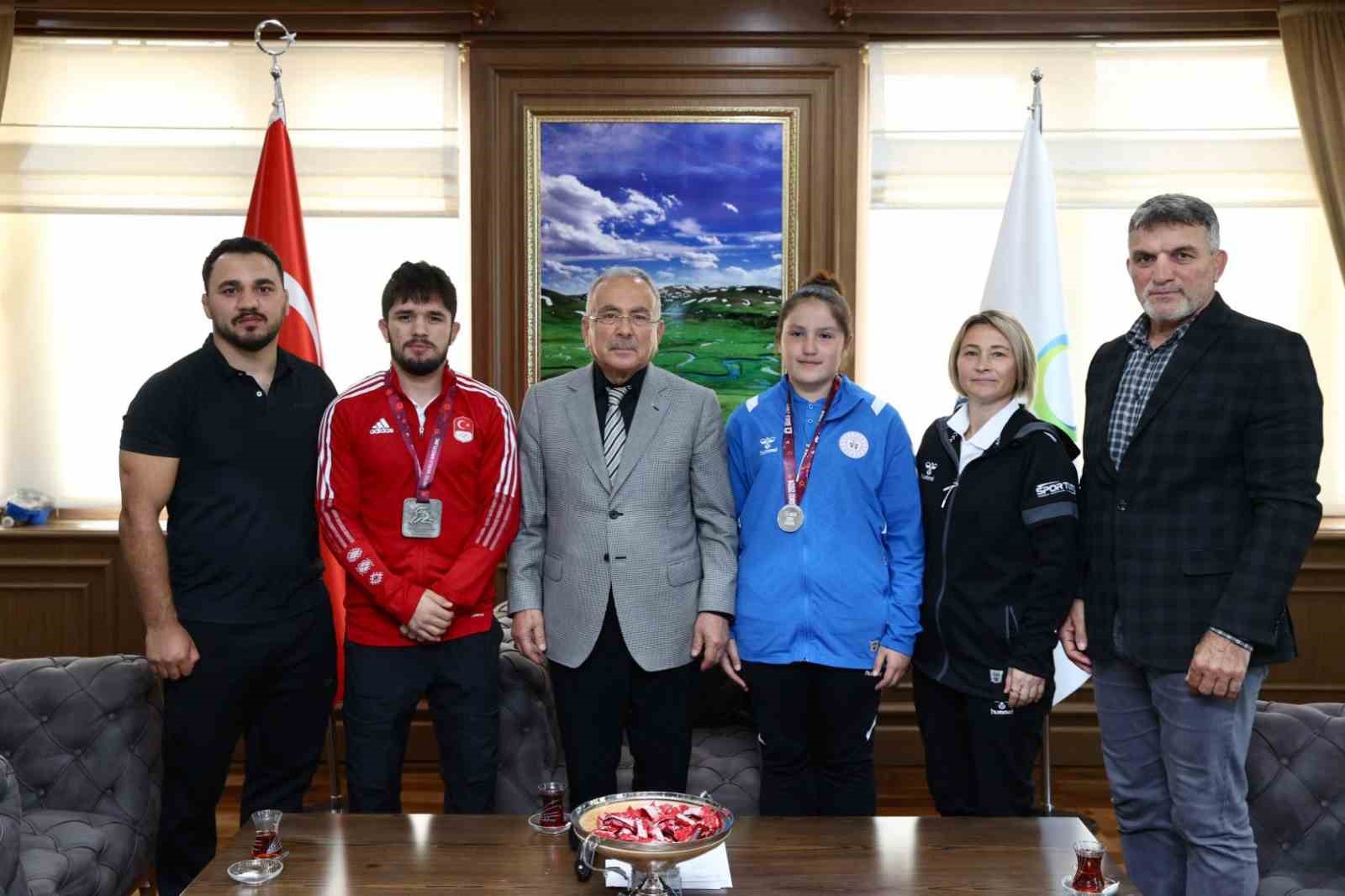 Başkan Güler, başarılı sporcuların hedefini ‘Avrupa ve Dünya şampiyonluğu’ olarak belirledi
