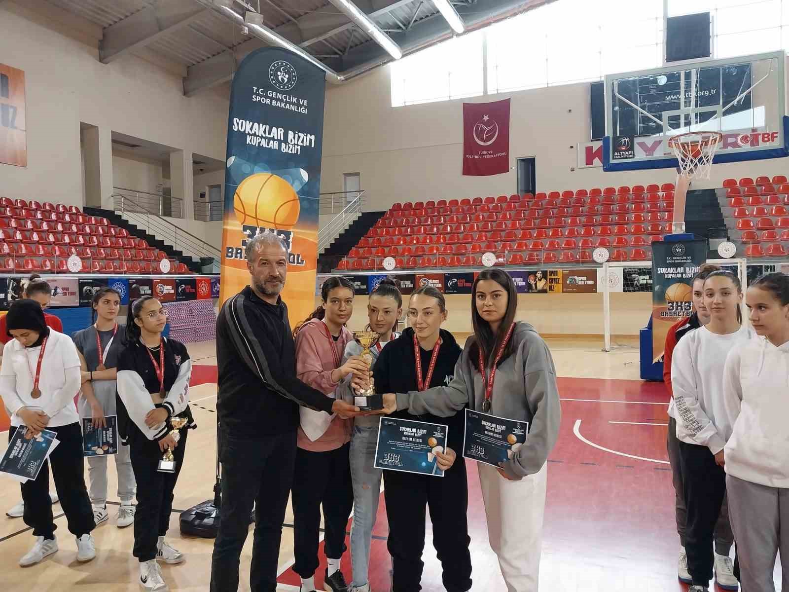 3x3 GençlikKupası’nda kupalar sahibini buldu
