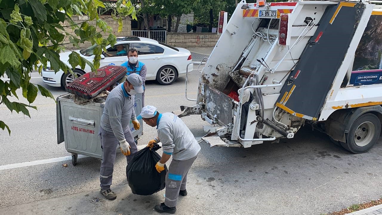 Kiracının çöp eve çevirdiği daireye girip ağlayan Aynur teyzenin yüzü güldü
