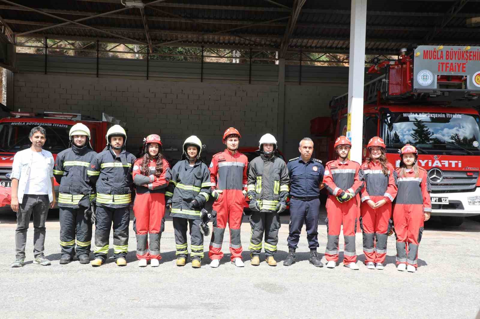 Geleceğin itfaiyecileri uygulamalı eğitimde
