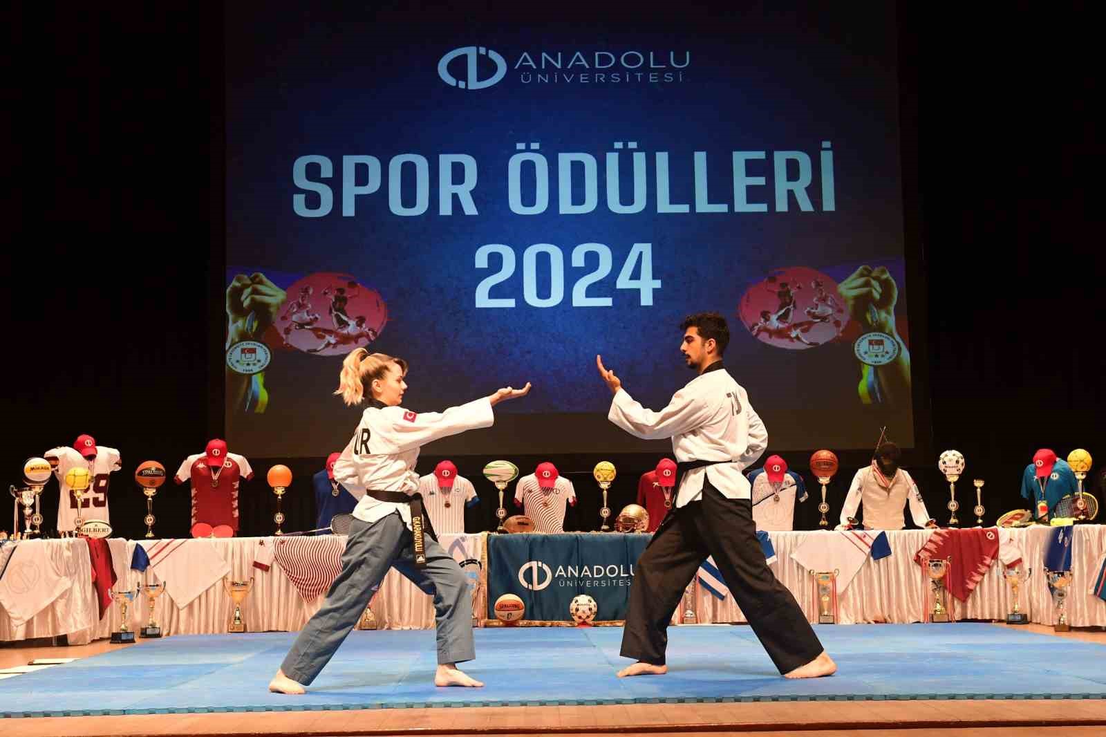 2024 Anadolu Üniversitesi Spor Ödülleri sahiplerini buldu
