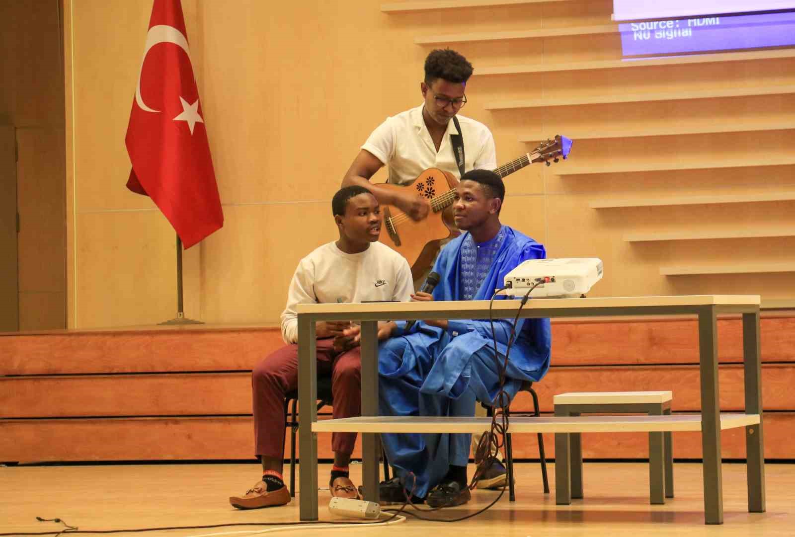 Afrikalı öğrenciler Filistin halkına destek için ’dapke’ dansı yaptı
