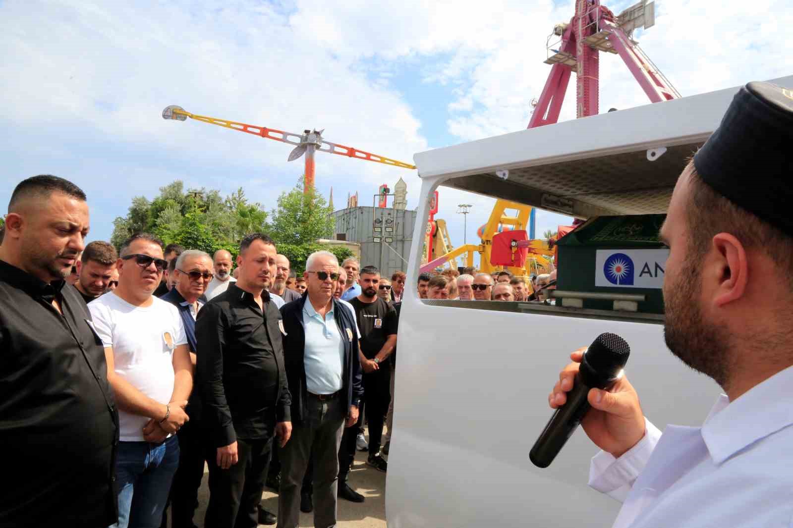 Çocukları sevindiren adamın cenazesi, kurucusu olduğu lunaparktan kaldırıldı
