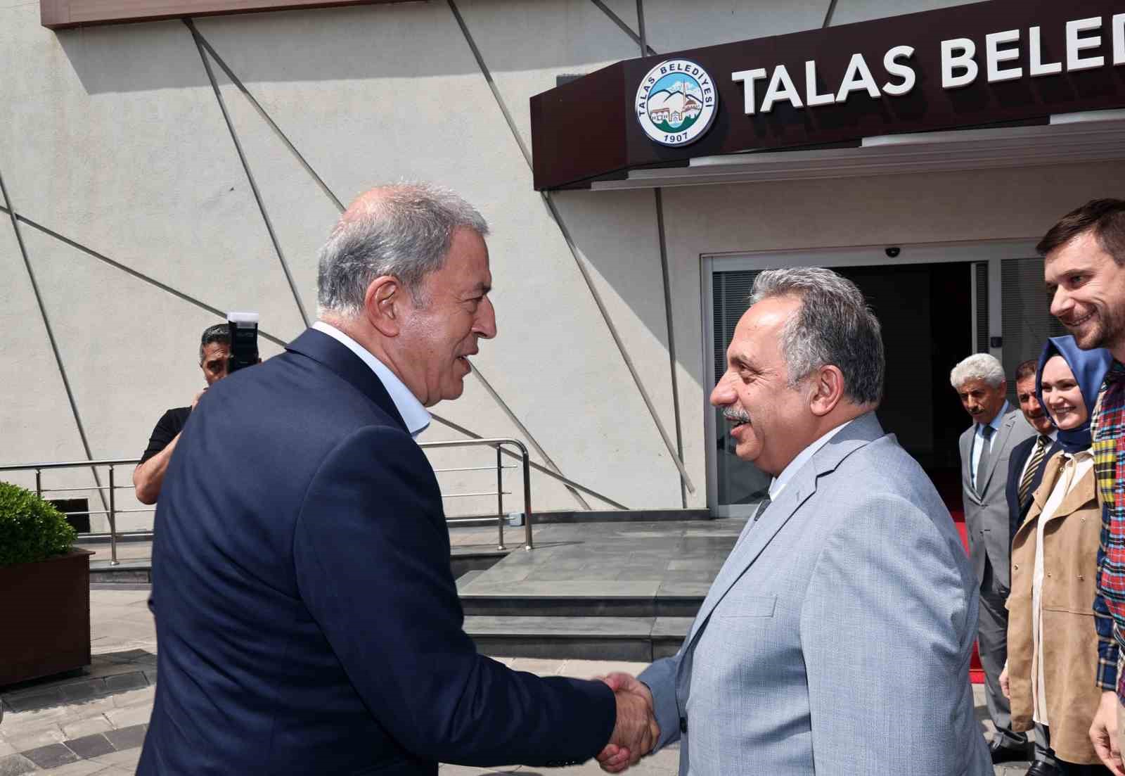 Hulusi Akar’dan Başkan Yalçın’a tebrik ziyareti
