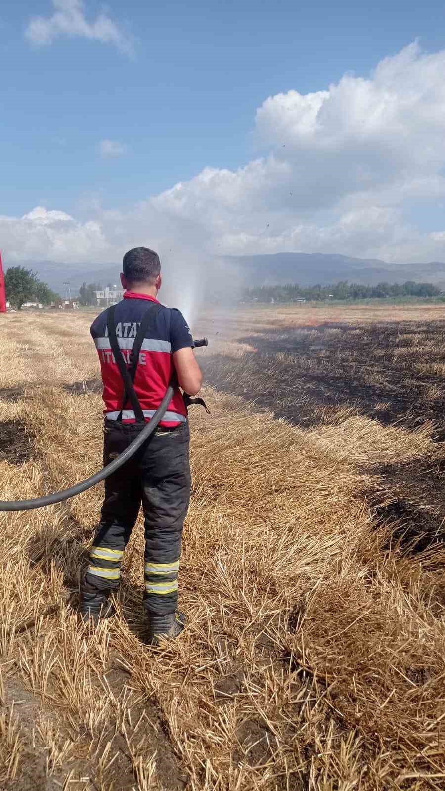 Antakya’da anız yangını söndürüldü
