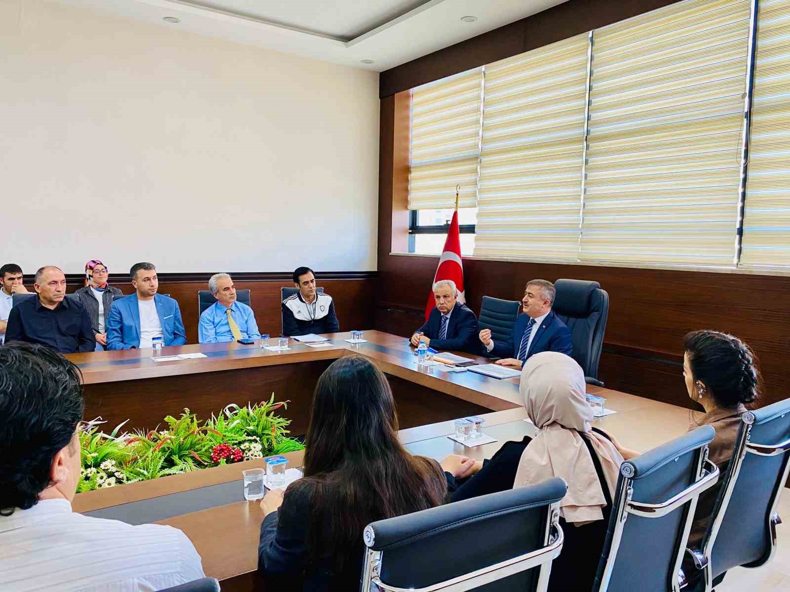 Elazığ’da valilik personellerine etik ve etik ilkeleri eğitimi verildi
