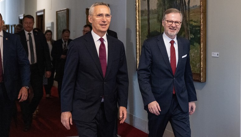 NATO Genel Sekreteri Stoltenberg Prag’da
