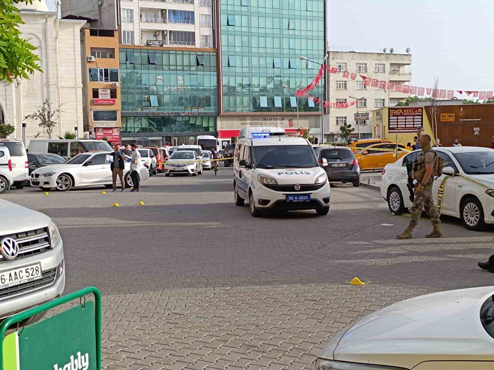 Siirt Valisi silahlı kavganın ortasında kaldı
