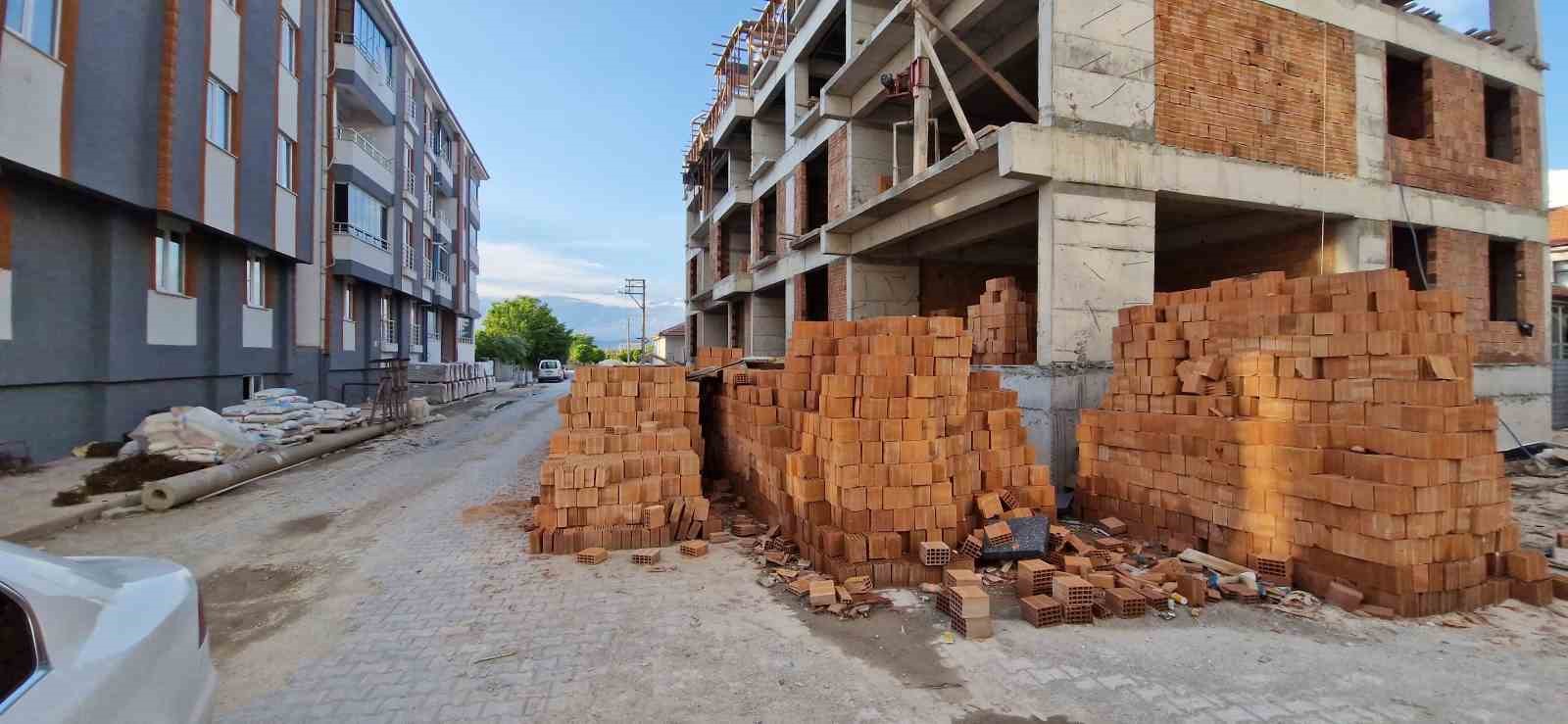 Çorum’da 3. kattan düşen inşaat işçisi ağır yaralandı
