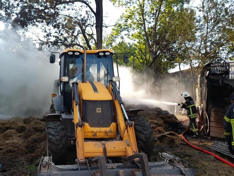 Derince’de 300 balya saman küle döndü
