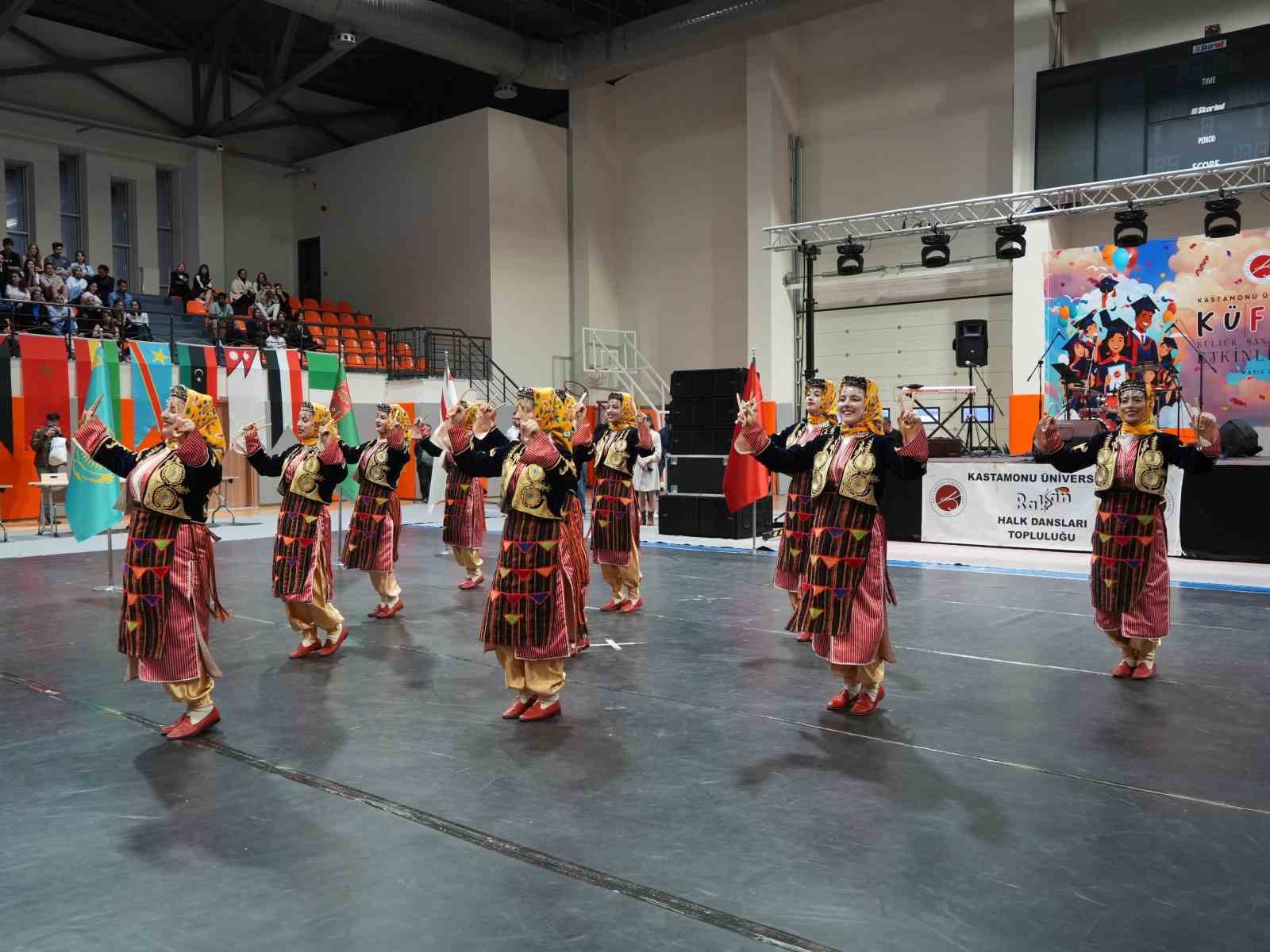 Kastamonu Üniversitesi’nde Bahar Şenlikleri’nde Can Kavalcı sahne aldı
